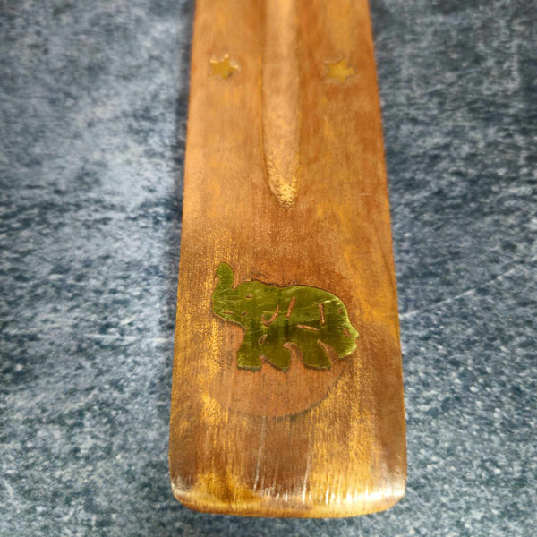Porte-encens en bois de manguier avec éléphant en laiton