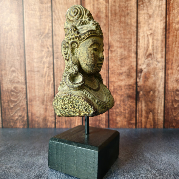 La Princesse Java Porte bonheur de profil