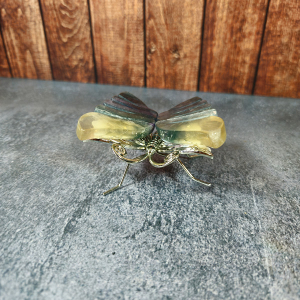 Papillon en Fluorine Multicolore – Pierre d’équilibre et de clarté