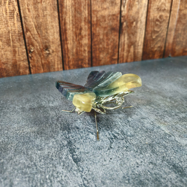 Papillon en Fluorine Multicolore – Pierre d’équilibre et de clarté