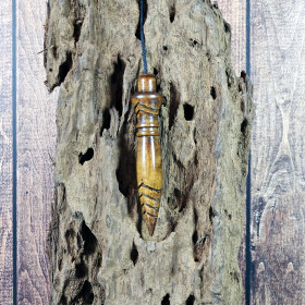 Pendule divinatoire Thot en bois de chêne verni, détail sur les gravures