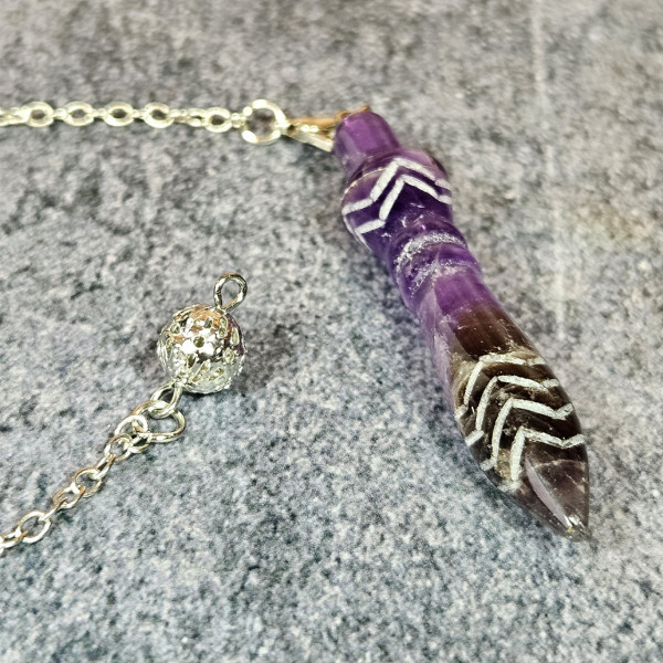 Pendule ésotérique améthyste, présentation pierre violette