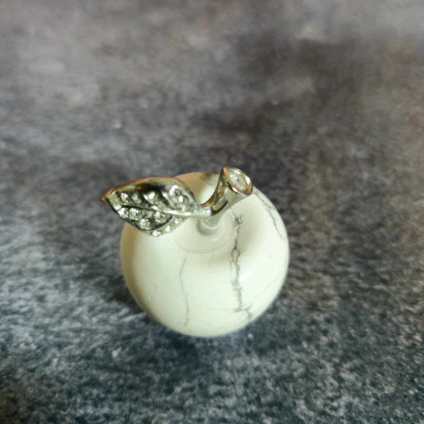 Pomme en Howlite Blanche