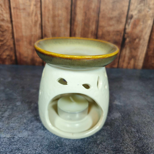 Brûle-parfum crème en céramique pour une ambiance parfumée