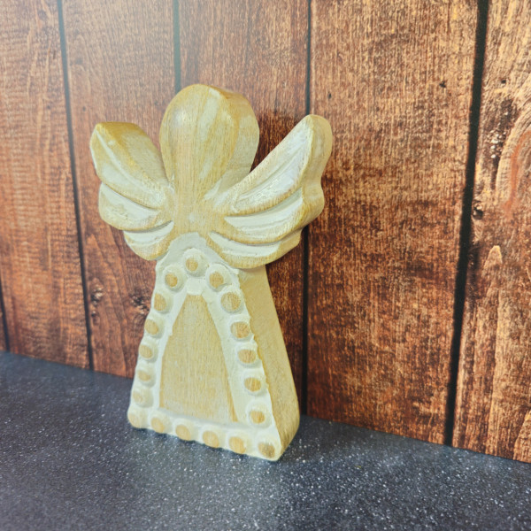 Petit ange en bois de manguier blanchi