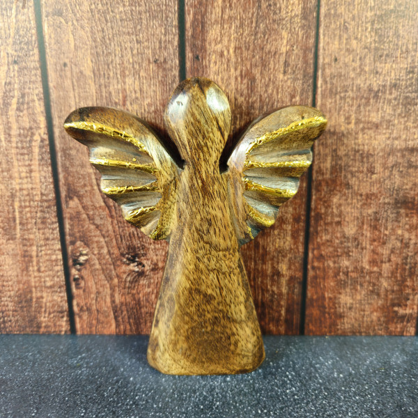 Ange en bois de manguier brun
