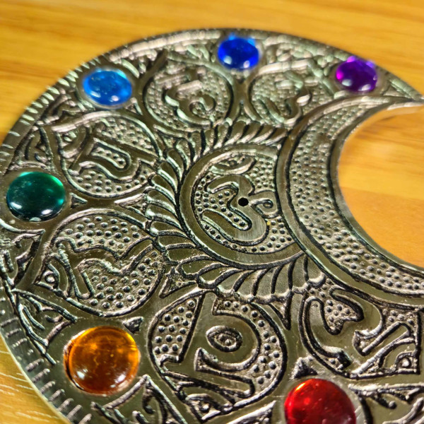 Porte-encens en forme de lune avec pierres des 7 chakras en aluminium