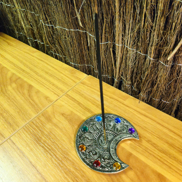 Porte-encens en forme de lune avec pierres des 7 chakras en aluminium