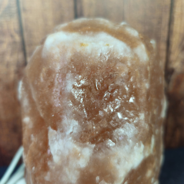 Sommet brut de la lampe de sel Himalaya, aspect authentique et minéral