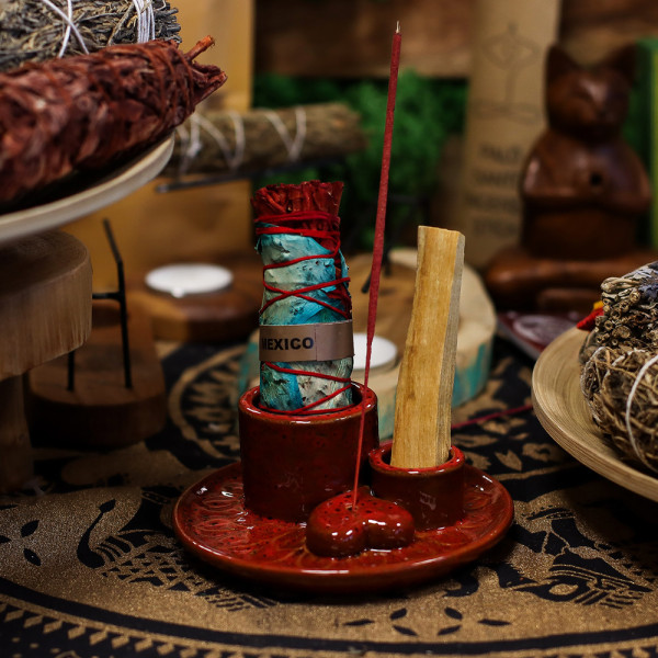 Porte-encens spirituel multifonction avec sauge, palo santo et encens, idéal pour les rituels zen et le nettoyage énergétique.