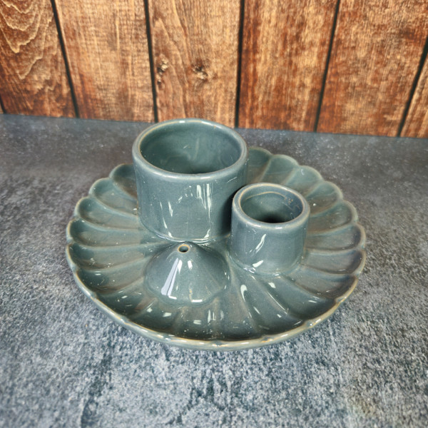 Porte-encens lotus gris en céramique, design zen et épuré, support encens spirituel pour rituels et méditation