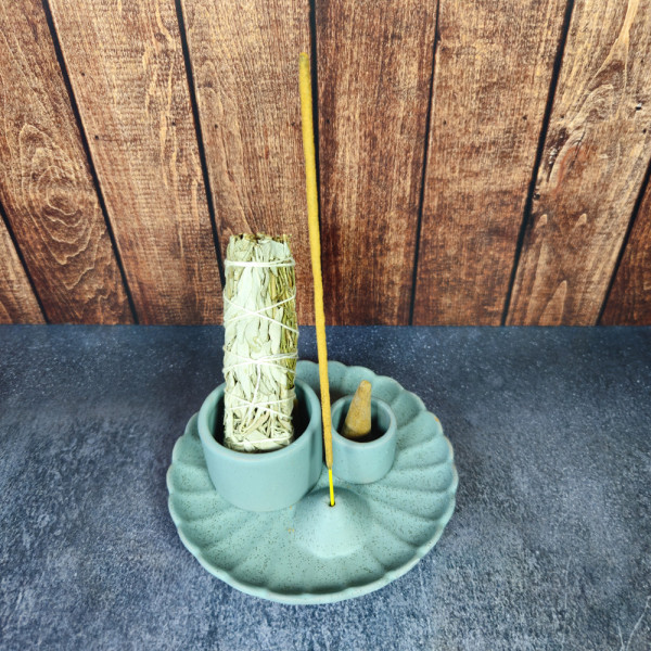 Support encens 4 en 1 lotus utilisé avec sauge blanche, encens bâton et cône pour purification énergétique