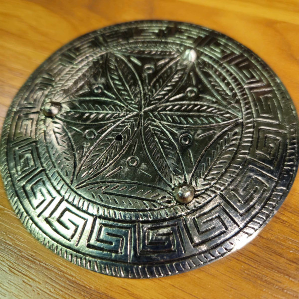 Porte-encens Main de Hamsa en Aluminium avec Pierres des 7 Chakras