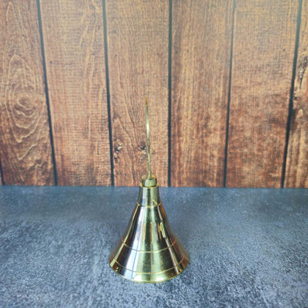 Intérieur de la clochette rituelle en laiton avec battant – son clair pour nettoyage vibratoire et rituels