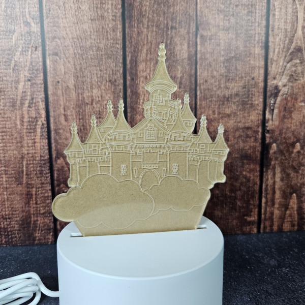Détails fins du château gravé, une veilleuse décorative qui stimule l’imaginaire et crée une atmosphère magique