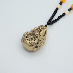 Détail pendentif dieu richesse talisman chinois protection argent chance et abondance énergétique