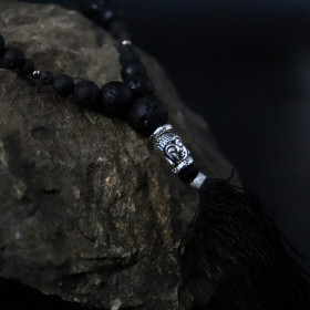 Collier pierre de lave et œil de tigre sur roche, bijou ancrage transformation et protection