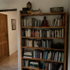 statue bouddha étagère bibliothèque décoration zen intérieure maison