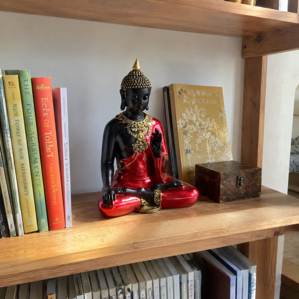 statue bouddha étagère bois décoration zen maison objet spirituel intérieur