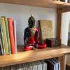 statue bouddha étagère bois décoration zen maison objet spirituel intérieur