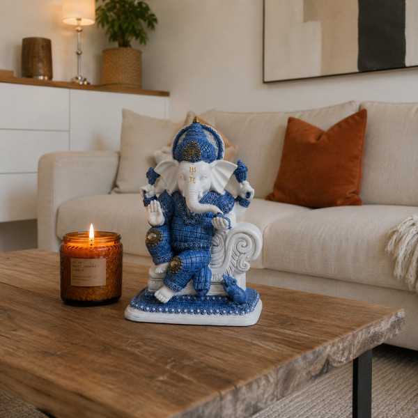 Statue Ganesh bleu et blanc avec bougie ambiance cocooning et harmonie intérieure