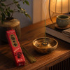 Encens japonais Morning Star Santal en combustion dans une ambiance douce, propice à la méditation