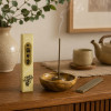 Encens japonais Morning Star Vanille dans un intérieur naturel et apaisant