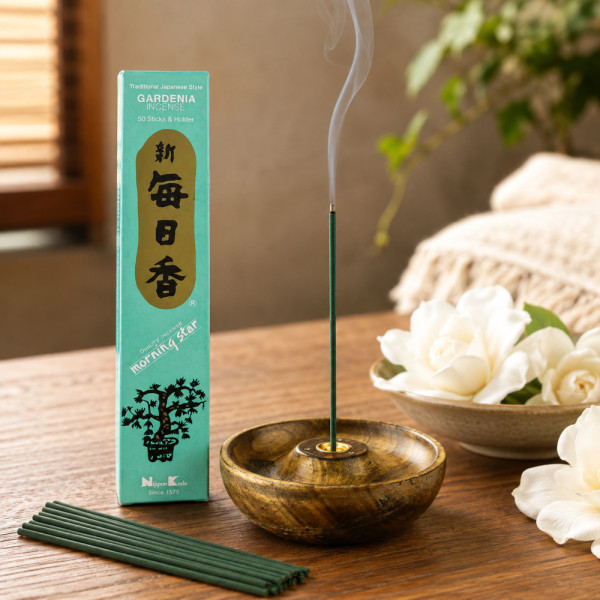 Encens Morning Star Gardenia allumé, parfum floral de gardénia dans une ambiance zen et apaisante