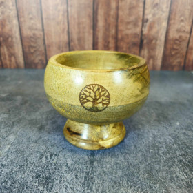 Bol rituel décoratif, ajoutant une touche spirituelle à un intérieur moderne