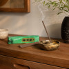 Encens japonais Sauge Blanche Morning Star en combustion pour rituel de purification