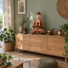 Bouddha de la transmission en bois de suar, 60 cm, sur un autel avec bol chantant dans la Maison Namaste