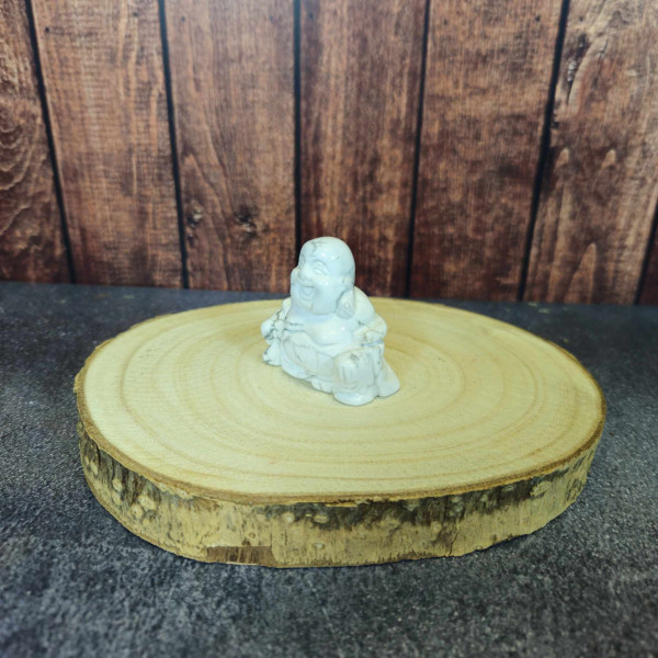 Statuette de Bouddha en howlite blanche