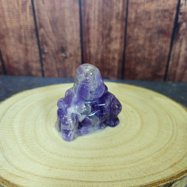Méditation zen facilitée grâce à notre statuette de Bouddha en améthyste