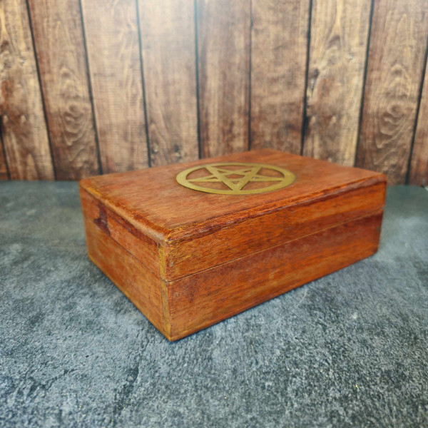 Boîte à bijoux ésotérique en bois avec symbole pentagramme protecteur