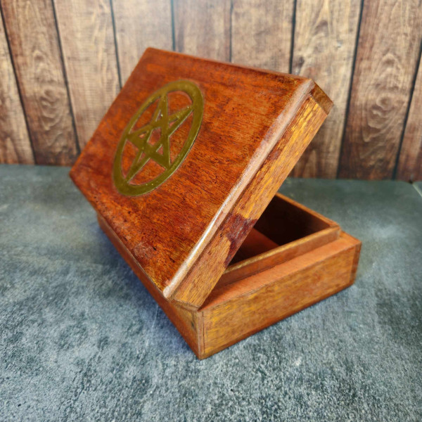 Pièce artisanale unique : boîte à bijoux en bois avec pentagramme