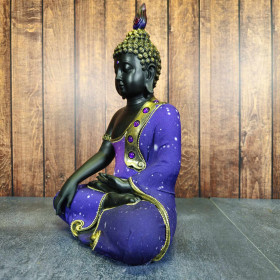 Vue rapprochée et de côté de la statue "Bouddha entre rêve et méditation"