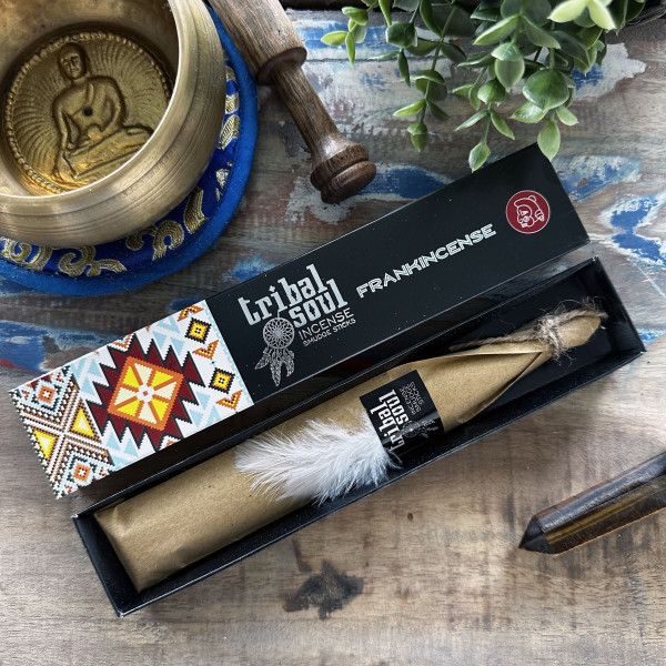 Rituel de méditation accompagné par le parfum sacré de l’encens oliban
