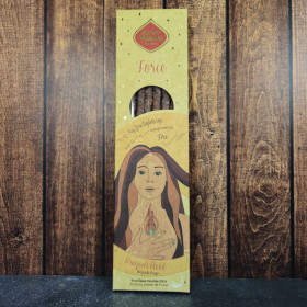 Boîte de 6 encens Sagrada Madre Force présentée dans un décor zen et naturel