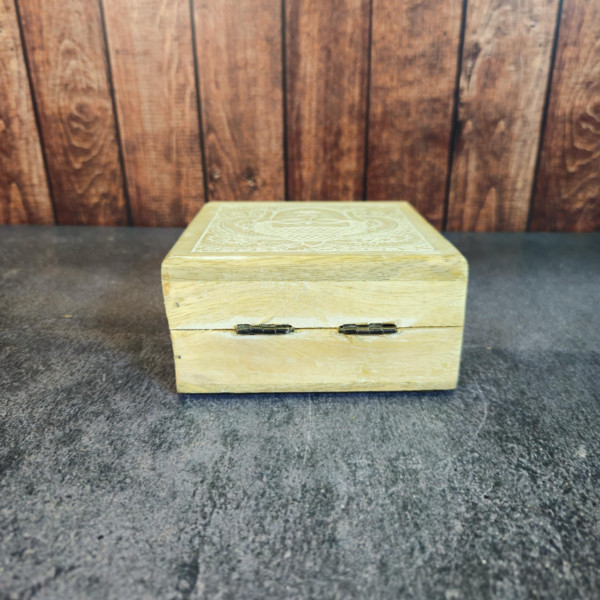Boîte de rangement spirituelle en bois blanchi, inspiration bouddhiste