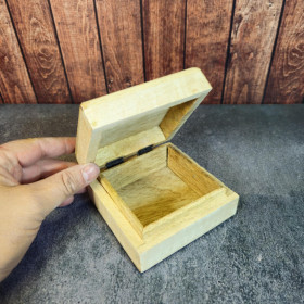 Boîte Bouddha artisanale ouverte, idéale pour le rangement de bijoux