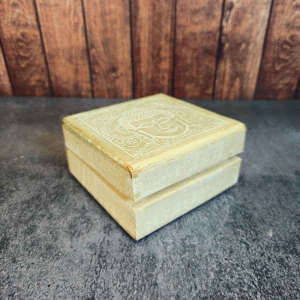 Boîte artisanale orientale en bois, alliance d’art et de fonctionnalité