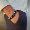 Bracelet masculin en cuir noir tressé avec perles d’Onyx et d’Howlite – bijou énergétique au style intemporel